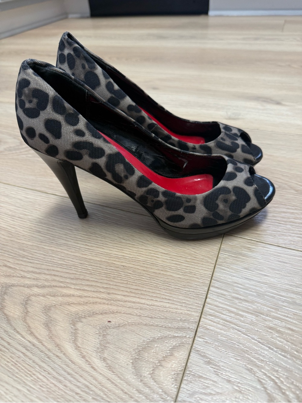 Moda Women's Leopard Print Peep-Toe Heels - Black/Grey Size 8